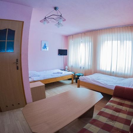 Pensjonat Kawiarni Muzealnej Goluchow Esterno foto