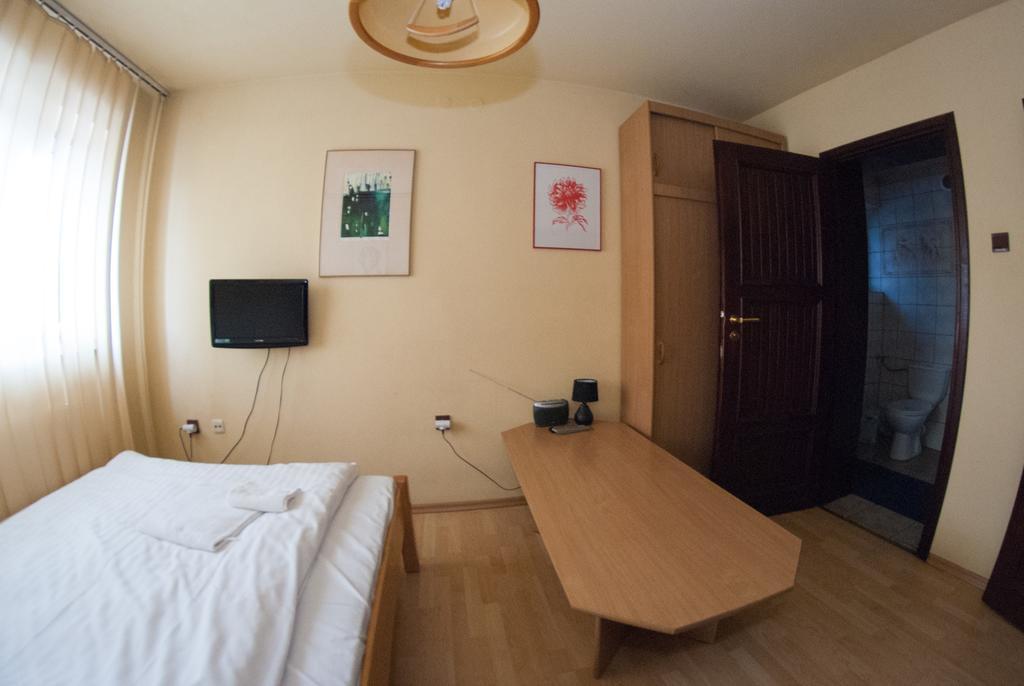Pensjonat Kawiarni Muzealnej Goluchow Esterno foto