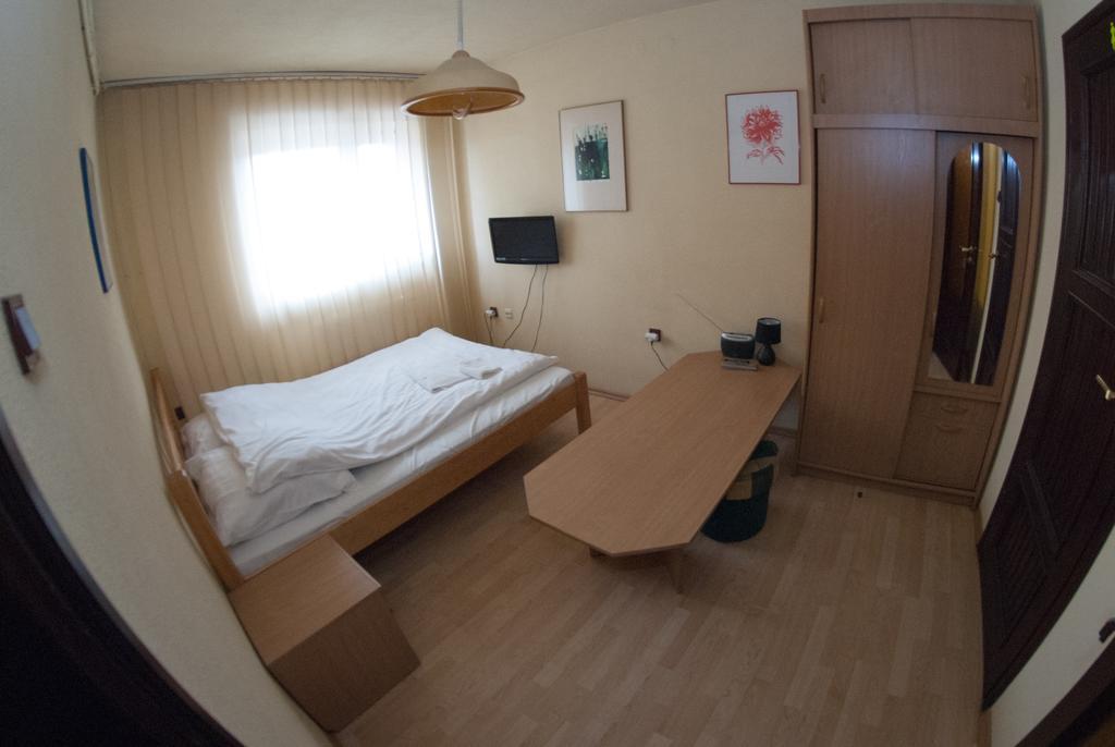 Pensjonat Kawiarni Muzealnej Goluchow Esterno foto