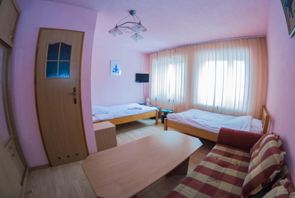 Pensjonat Kawiarni Muzealnej Goluchow Esterno foto
